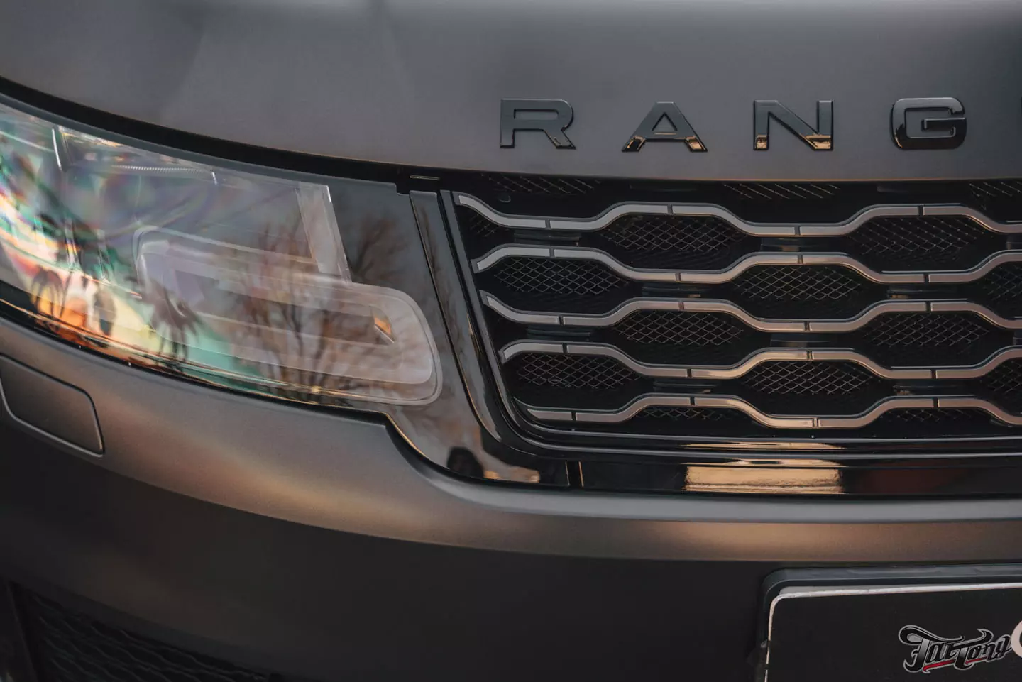 Новый образ Range Rover Sport: оклейка в матовый полиуретан, шумоизоляция дверей, выдвижные пороги. Сравним матовый и глянцевый автомобили!